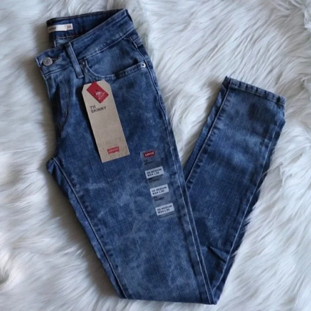 NWT Levis 711 Mid Rise Medium Wash Skinny Jeans Size 24 Watercolor Print